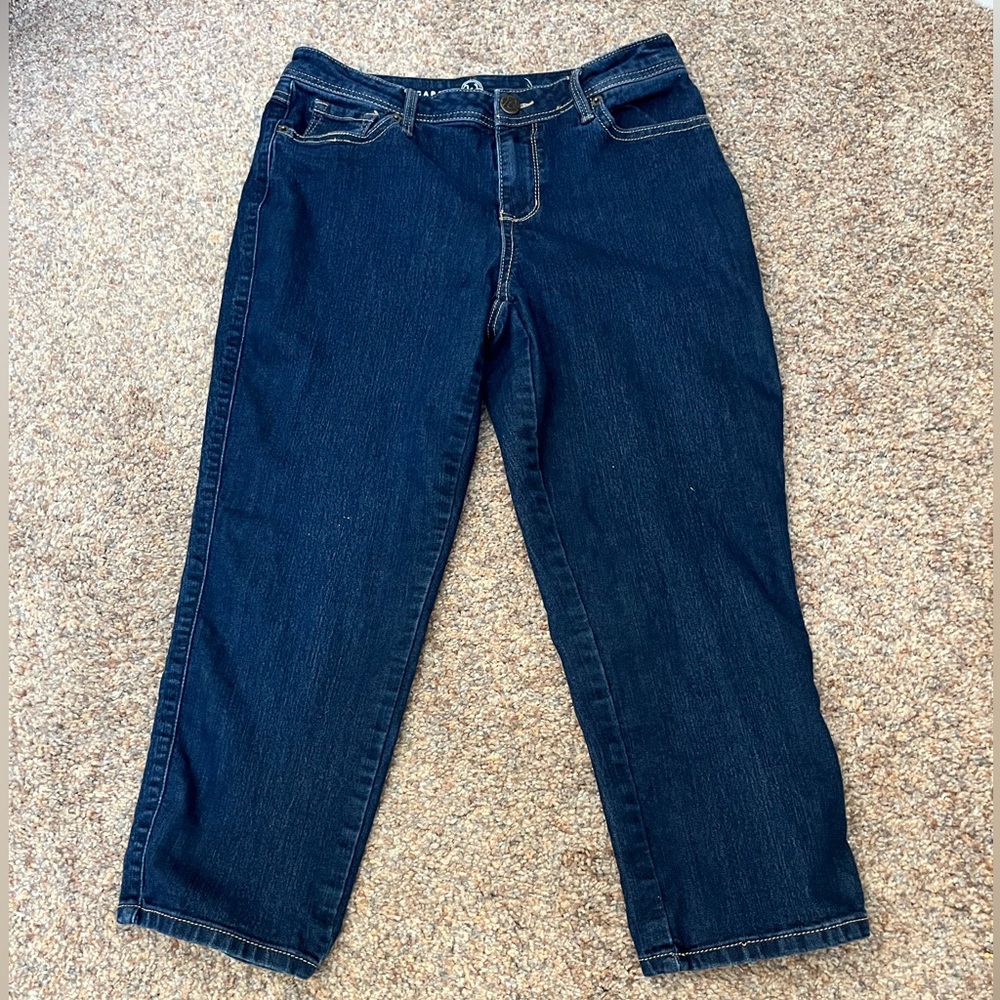 ⭐️EUC - W62 Classic Fit Woman's Size 6 Capris Dark Denim Jeans